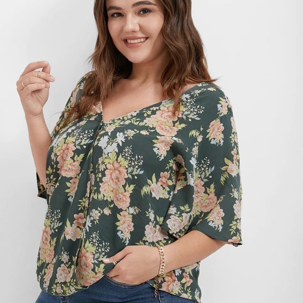 BloomChic Green Wrap Style V-neck With Flutter Sleeves Floral Blouse Size 10